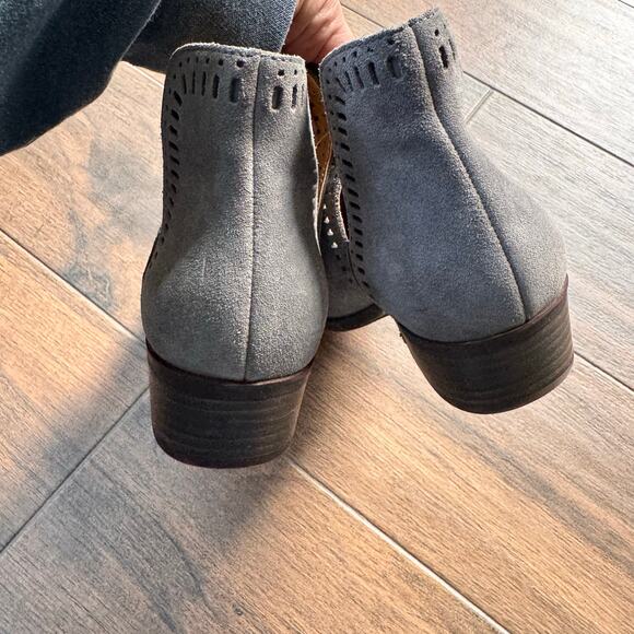 Lucky Brand Bustina Suede V Slit Slip On Gray Booties Ankle Boots Size 8.5 Boho - Picture 5 of 9